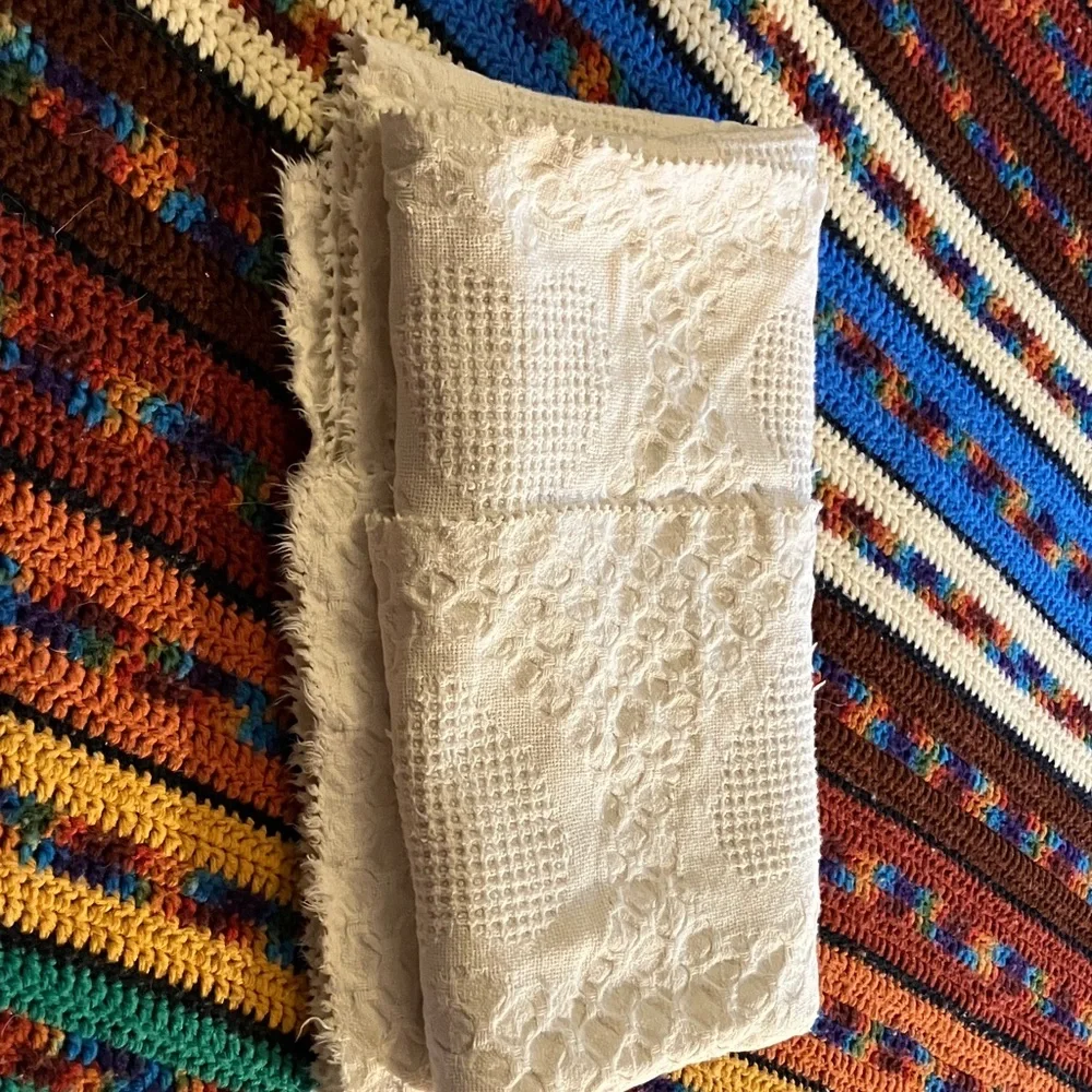 Cotton Matelasse throw blanket with hearts 40 x 66”